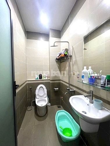 Bán nhà đường 5 TNPB gần Vincom Lê Văn Việt 193m2 4PN 4WC hẻm ô tô