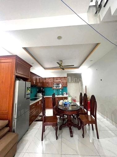 Bán nhà đường 5 TNPB gần Vincom Lê Văn Việt 193m2 4PN 4WC hẻm ô tô