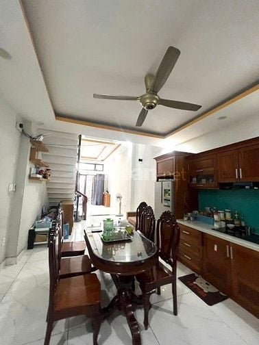 Bán nhà đường 5 TNPB gần Vincom Lê Văn Việt 193m2 4PN 4WC hẻm ô tô