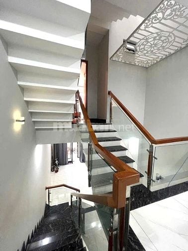 Bán nhà đường 5 TNPB gần Vincom Lê Văn Việt 193m2 4PN 4WC hẻm ô tô