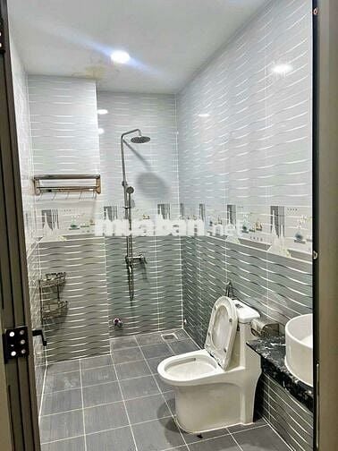 Nhà đẹp y hình 5 x 20 có 5pn 6wc sân thượng