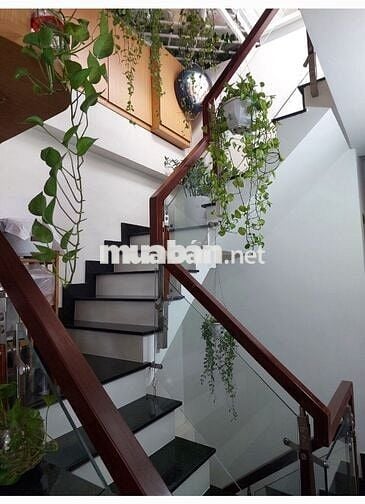 Nhà hẻm xe hơi, mới xây dựng vô ở ngay 2 PN, Đinh Tiên Hoàng