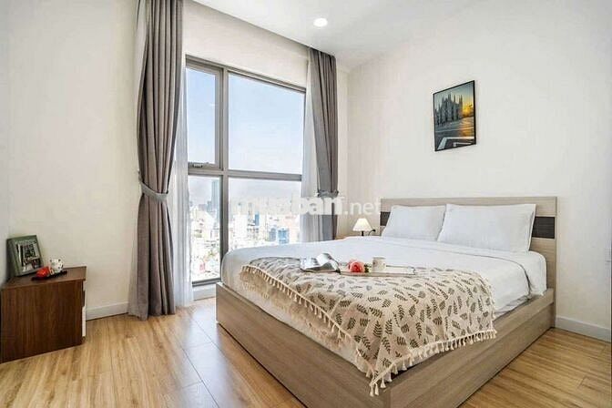 Căn hộ Nguyên Hồng 2PN full nội thất, căn góc view LandMark sổ có sẵn