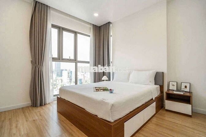 Căn hộ Nguyên Hồng 2PN full nội thất, căn góc view LandMark sổ có sẵn