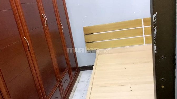 Cho thuê nhà tầng 3, phố Hàng Bài, DTSD 50 m2, giá 8 triệu/th