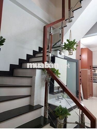 Nhà hẻm xe hơi, mới xây dựng vô ở ngay 2 PN, Đinh Tiên Hoàng