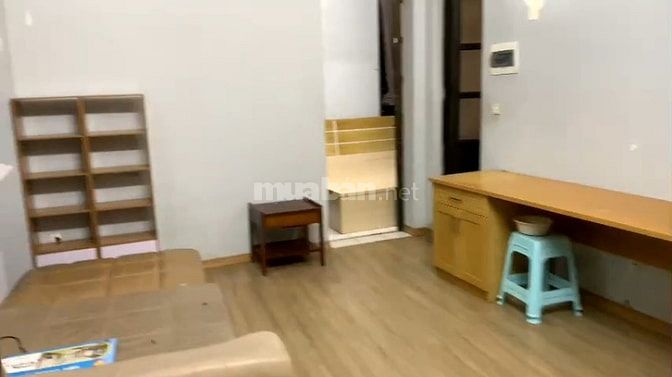 Cho thuê nhà tầng 3, phố Hàng Bài, DTSD 50 m2, giá 8 triệu/th