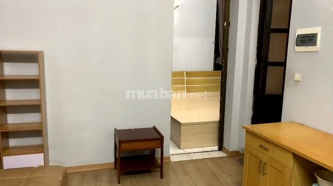 Cho thuê nhà tầng 3, phố Hàng Bài, DTSD 50 m2, giá 8 triệu/th
