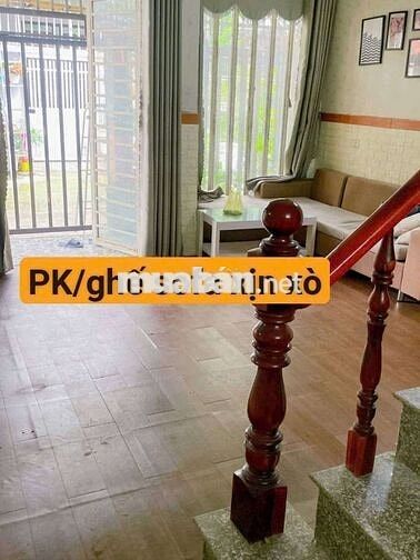 Nhà gác lửng có chỗ đậu xe hơi 7 chỗ