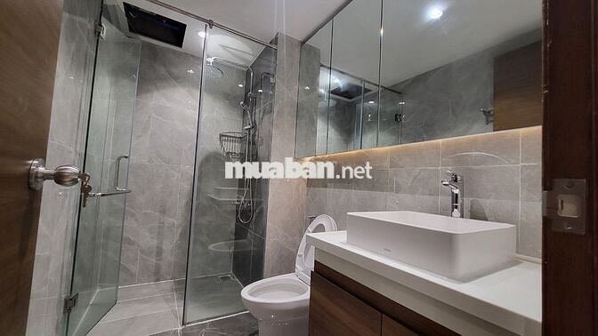 Cho thuê căn góc view sông Sunrise có 2 ban công nội thất cao cấp