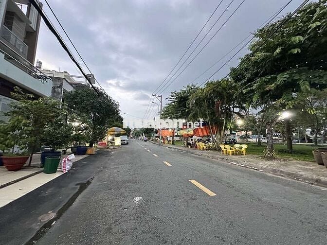 MẶT TIỀN ĐƯỜNG VIEW CÔNG VIÊN CÂY XANH TIỆN LỢI CHO SỨC KHỎE