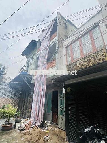 Hẻm 6m,cách hẻm 10m vài bước chân, xe hơi đậu cửa,gần chơ,trường học,b