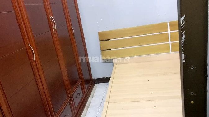 Cho thuê nhà tầng 3, phố Hàng Bài, DTSD 50 m2, giá 8 triệu/th