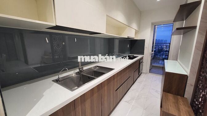 Cho thuê căn góc view sông Sunrise có 2 ban công nội thất cao cấp