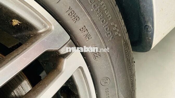 Kia Soluto 1.4 AT Delux 2024 màu trắng