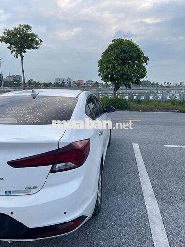 Hyundai Elantra 2021 1.6 MT - 69990 km