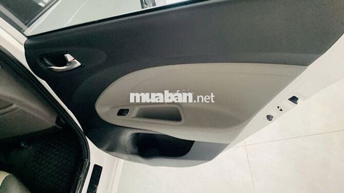 Kia Soluto 1.4 AT Delux 2024 màu trắng