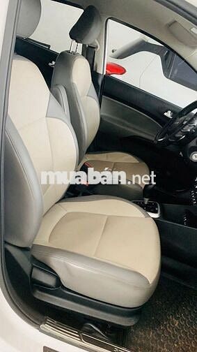 Kia Soluto 1.4 AT Delux 2024 màu trắng