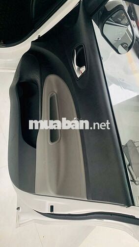 Kia Soluto 1.4 AT Delux 2024 màu trắng