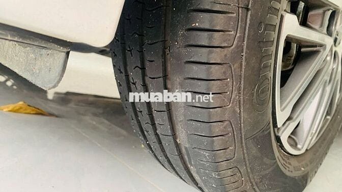 Kia Soluto 1.4 AT Delux 2024 màu trắng