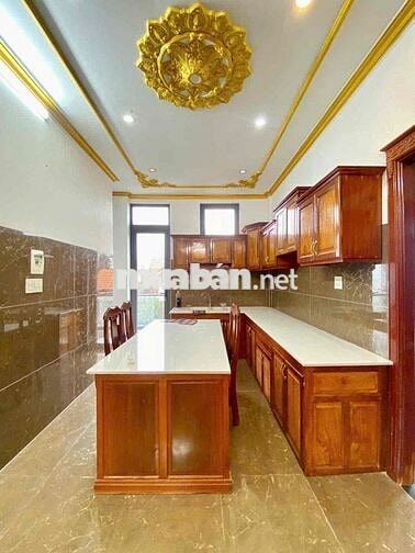 CHO THUÊ NHÀ GÓC 2 LẦU + SÂN THƯỢNG KHU DÂN CƯ NAM LONG