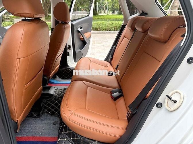 Volkswagen Polo 1.6 AT 2015