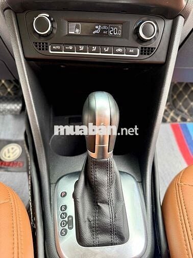 Volkswagen Polo 1.6 AT 2015