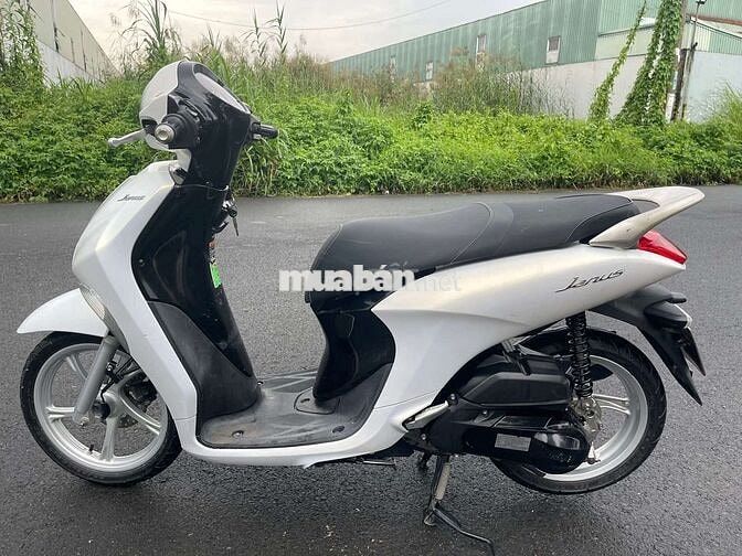 Xe máy Yamaha Janus màu trắng đời 2021