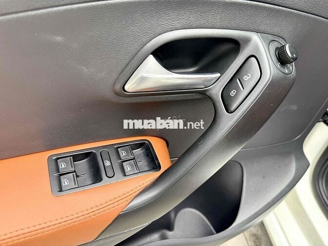 Volkswagen Polo 1.6 AT 2015