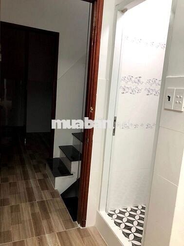 Phòng máy lạnh sạch đẹp giáp Q10, gần vòng xoay Lê Đại Hành