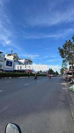 Cho thuê nhà trệt lầu mặt tiền đường Nguyễn Văn Cừ gần CMT8