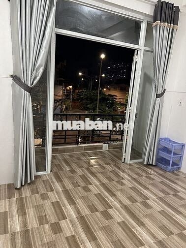 Phòng máy lạnh sạch đẹp giáp Q10, gần vòng xoay Lê Đại Hành