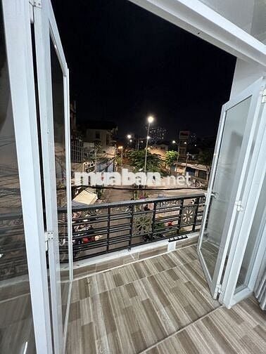 Phòng máy lạnh sạch đẹp giáp Q10, gần vòng xoay Lê Đại Hành