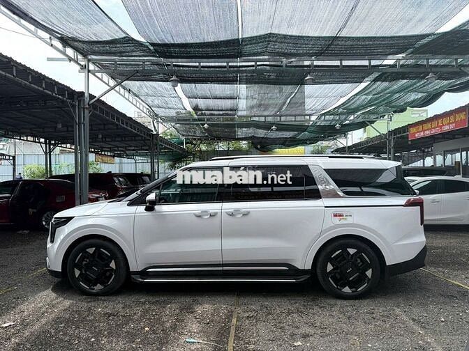 Kia Carnival 2024 2.2D Premium 8 chỗ - 72000 km