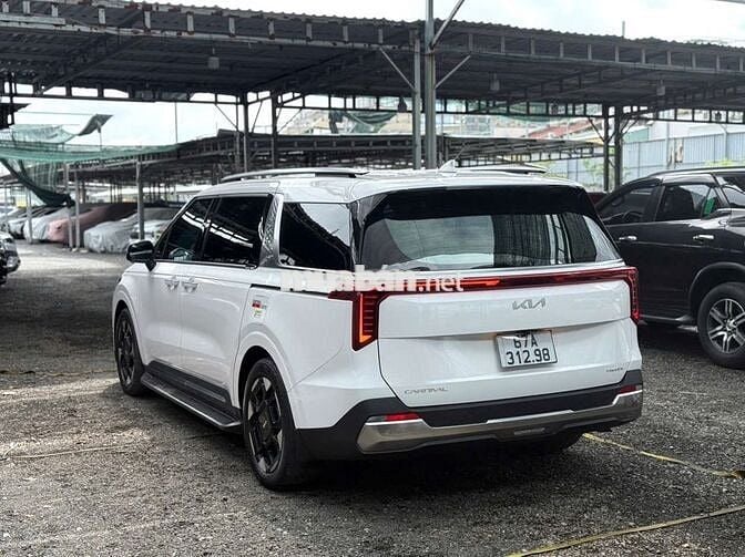 Kia Carnival 2024 2.2D Premium 8 chỗ - 72000 km