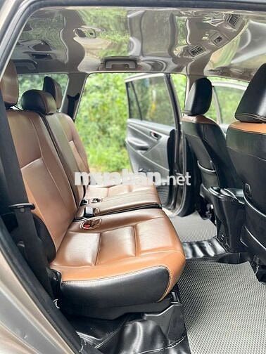 Toyota Innova E số sàn 2018 đồng ánh kim rất đẹp