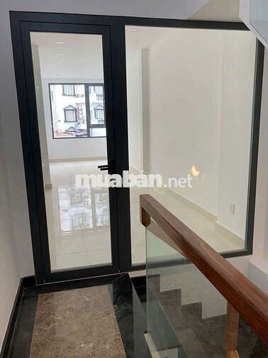 Mặt tiền / Nhà nguyên căn Nguyễn Cư Trinh 4PN 4WC giá đang giảm