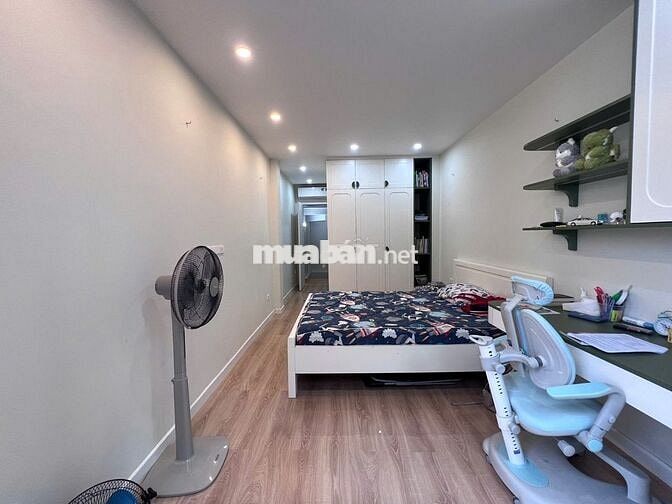 Nhà đẹp Lạc Long Quân, DT30m², 5 tầng, 3P.ngủ, ô chờ thang máy (11 tỷ) Nhà đẹp Lạc Long Quân, DT30m², 5 tầng, 3P.ngủ, ô chờ thang máy (11 tỷ)