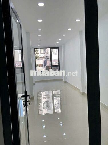 Mặt tiền / Nhà nguyên căn Nguyễn Cư Trinh 4PN 4WC giá đang giảm