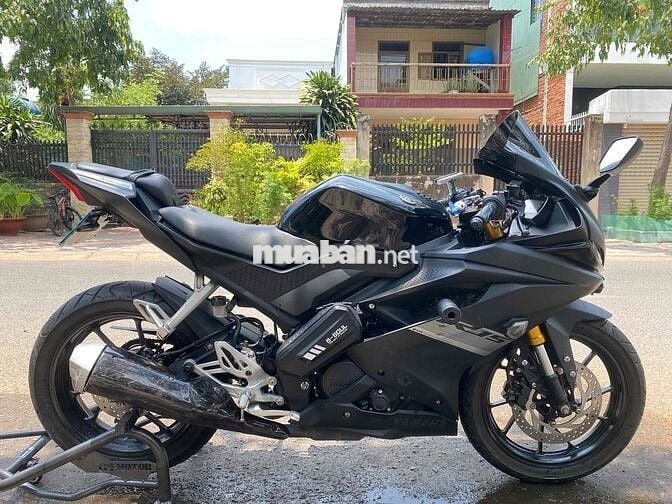 Kẹt tiền bán xe R15V3