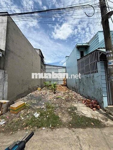 Đất 5-12  ngay uỷ ban xã Đông Thạnh