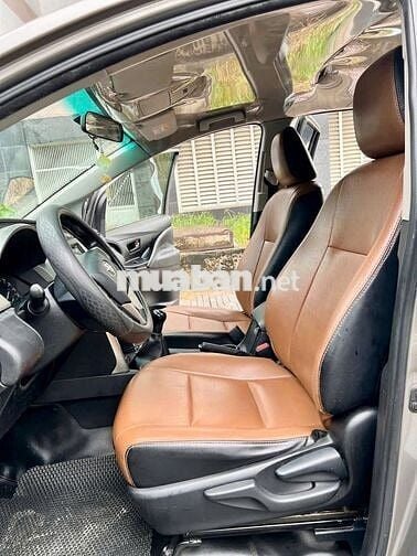 Toyota Innova E số sàn 2018 đồng ánh kim rất đẹp