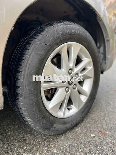 Toyota Innova E số sàn 2018 đồng ánh kim rất đẹp