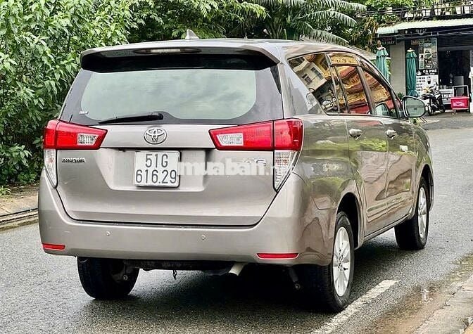 Toyota Innova E số sàn 2018 đồng ánh kim rất đẹp