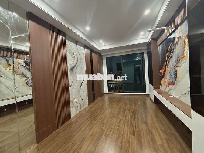 Gara ôtô, thang máy, đường Lạc Long Quân, DT 52m2, 6 tầng, 7P. Ngủ Gara ôtô, thang máy, đường Lạc Long Quân, DT 52m2, 6 tầng, 7P. Ngủ