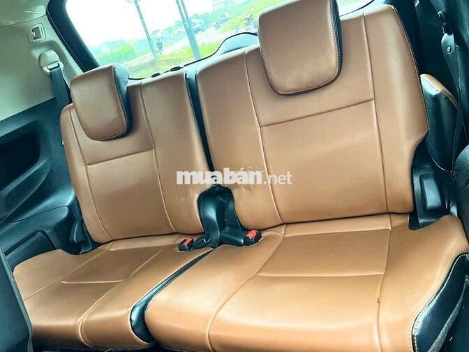 Toyota Innova E số sàn 2018 đồng ánh kim rất đẹp