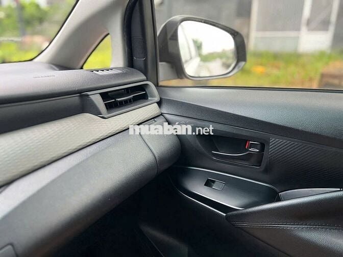 Toyota Innova E số sàn 2018 đồng ánh kim rất đẹp