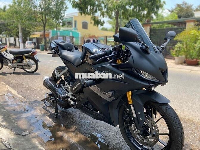 Kẹt tiền bán xe R15V3