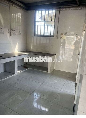 Kho giá 7tr5 có 3 pha gần mỹ phước tân vạn