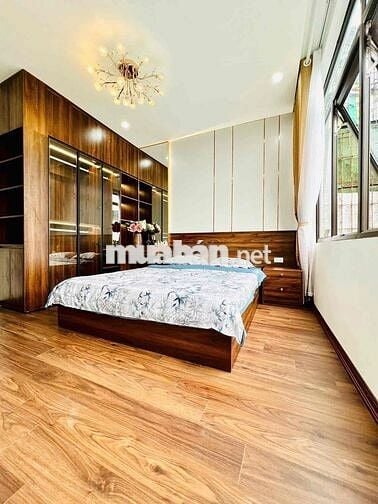 Bán căn TT Đại La 100M ,lô góc 2 ban công 3 ngủ 2 vệ sinh ,ô tô đỗ